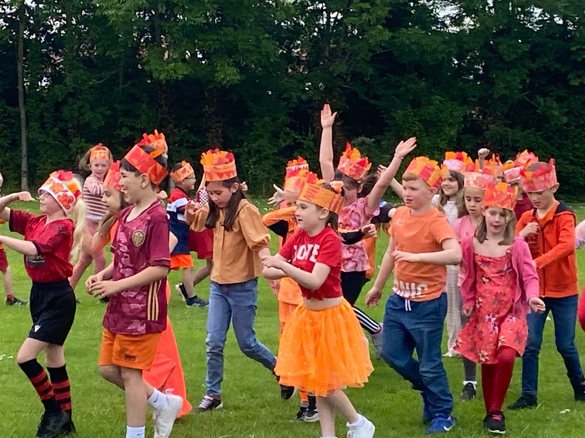 MFinfantschool's tweet photo. Dolphins had a great Carnival Day to start our ‘Carnival of Colours’ theme this half term! We learnt all about Brazil Carnival, created head dresses and then put together some samba rhythms, all ready for the carnival in the afternoon! #MFdolphins #MFgeog https://t.co/othgCYNrqe
