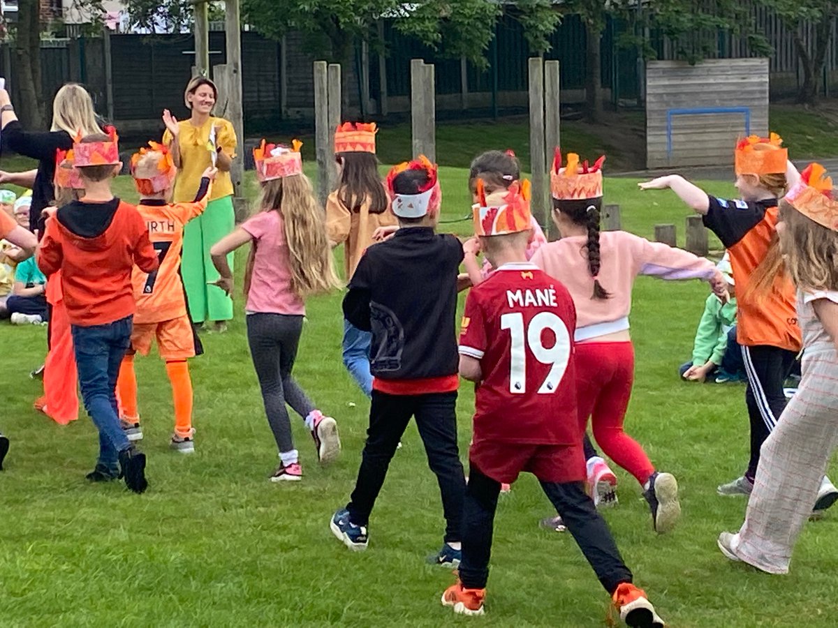 MFinfantschool's tweet photo. Dolphins had a great Carnival Day to start our ‘Carnival of Colours’ theme this half term! We learnt all about Brazil Carnival, created head dresses and then put together some samba rhythms, all ready for the carnival in the afternoon! #MFdolphins #MFgeog https://t.co/othgCYNrqe