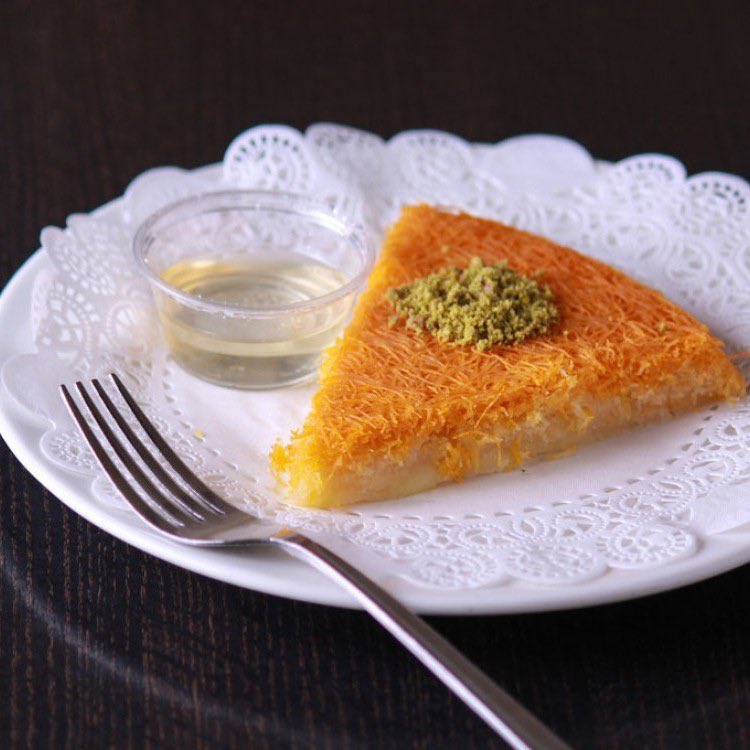 كنافة بالقشطة
———
*حسبة تقريبية*

قطعة بحجم جبنة الكيري:
بشيرة=16g كارب
بدون=11g كارب

قطعة مثلثة:
بشيرة=30g كارب
بدون=22g كارب
 
ملعقة طعام:
بشيرة=8 كارب
بدون= 5g كارب 
———
او الوزن ضرب0.36

ملعقة الشيرة=11 جرام كارب

كنافه الكنافه الكنافة قشطة القشطة بالقشطه بالقشطه القشطه شيرة