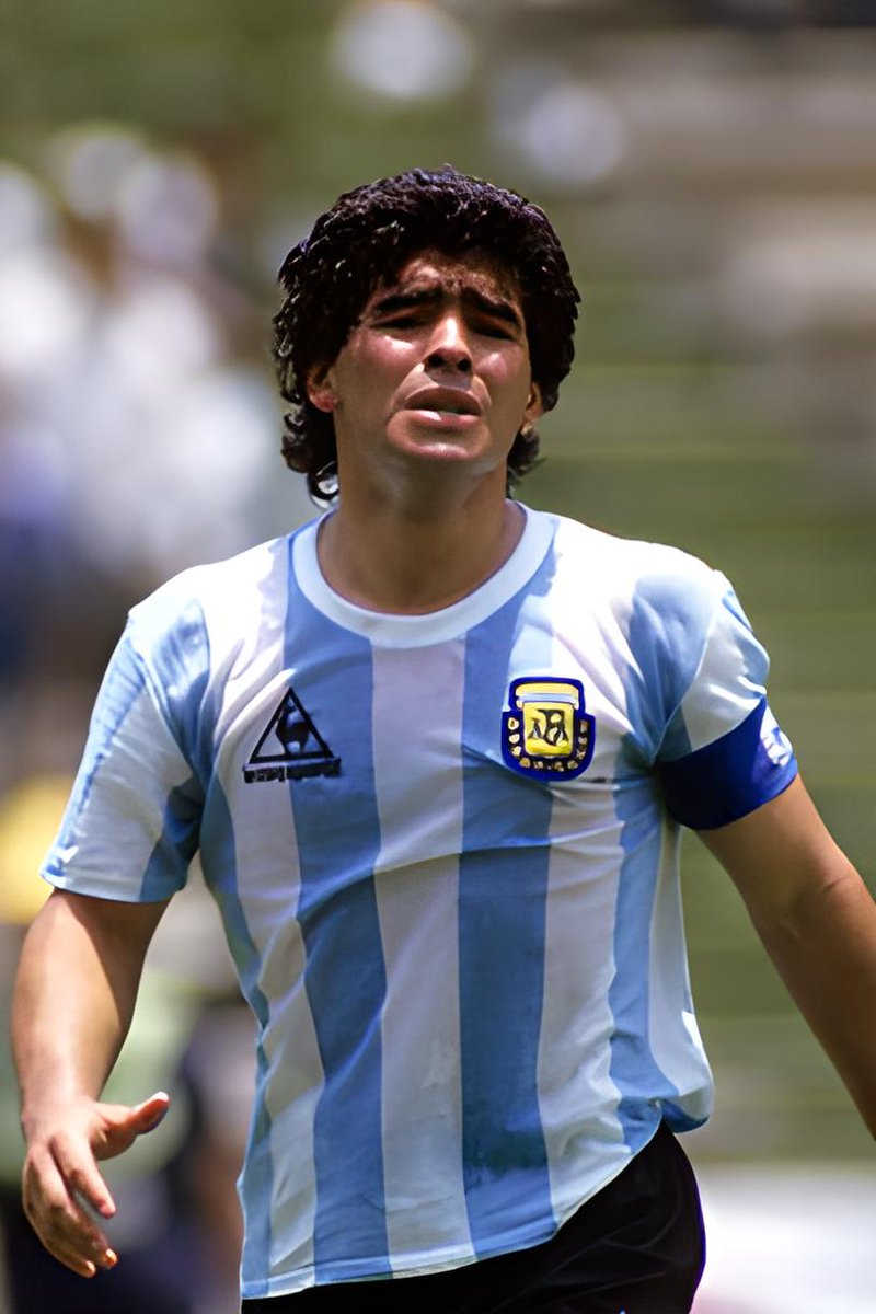 Diego con cara de lunes... 😩

#DiegoEterno #DiegoArmandoMaradona