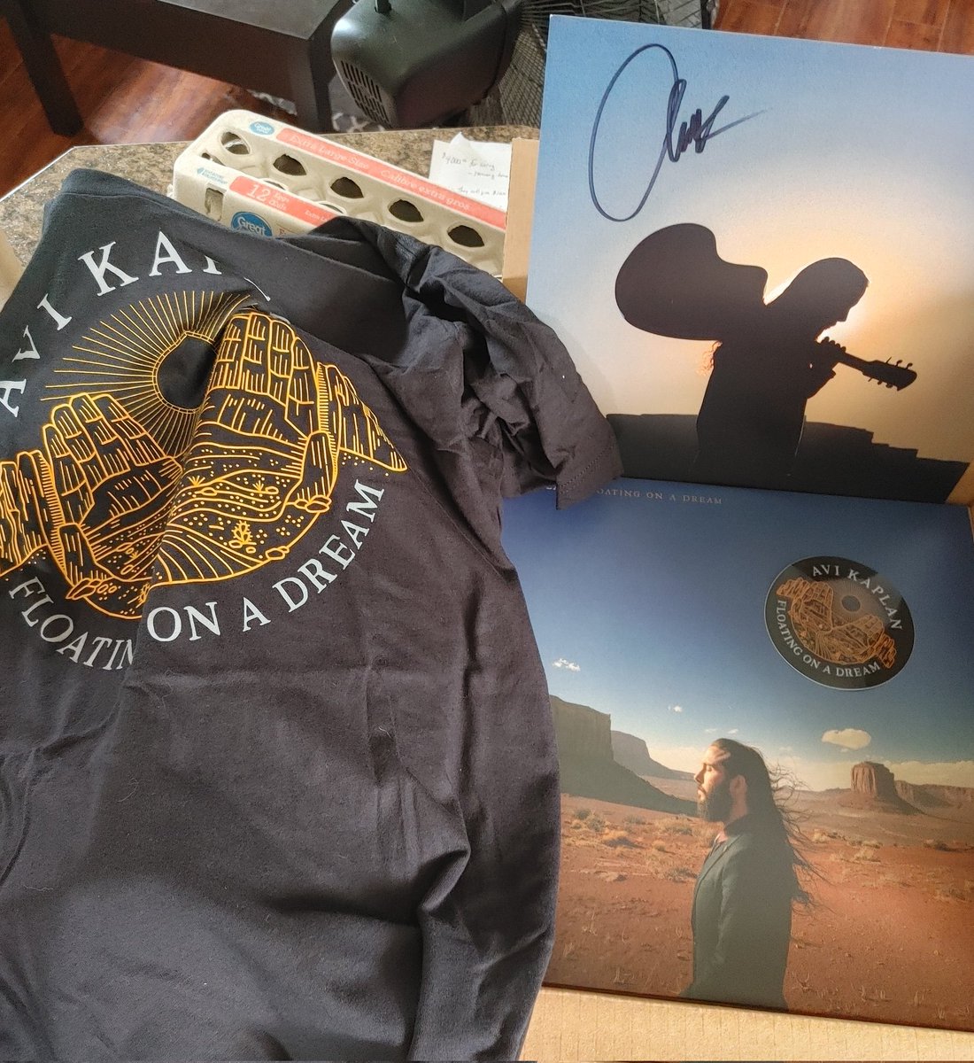 CynthiaMay86's tweet photo. It's here, it's here! Oh @Avi_Kaplan everything is stunning! I can't wait to hear your record on my record player, wear my t-shirt and frame that beautiful signed insert ( thanks for signing it) https://t.co/ZtGama8JfC