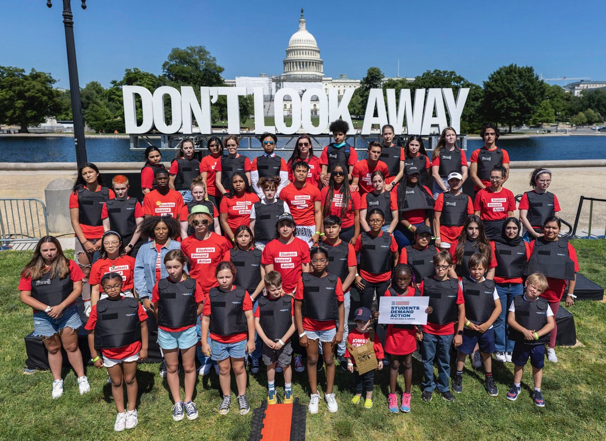 MomsDemand's tweet image. Why are we asking our children to be braver than our senators?

Stand with young people and tell your senators: #DontLookAway from the gun violence crisis. Text BOLD to 644-33 to be connected. @StudentsDemand