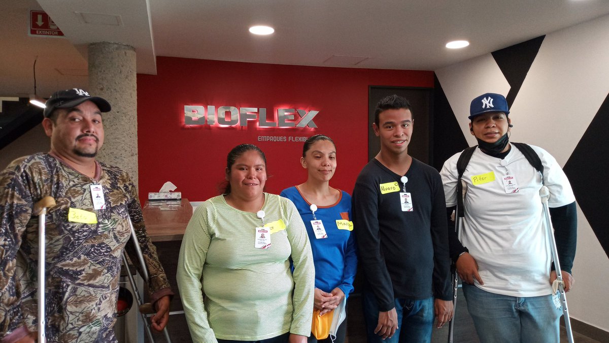 DIFLeon's tweet photo. Reconocemos a #Bioflex que forma parte de nuestra Red de Empresas Incluyentes, por la implementación de una política laboral de inclusión, que ofrece más oportunidades de empleo y desarrollo a  personas con discapacidad.
#SomosGrandes
#SomosFuertes
#SomosLeón https://t.co/zoKel079d5