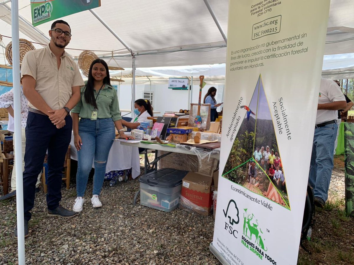 FscHonduras's tweet photo. El fin de semana estuvo muy activo FSC-Honduras dijo ¡PRESENTE!🥳 a la ExpoFeria Nacional Forestal 2022 en la UNACIFOR, acompañados por la Cooperativa COATLAHL, como seguimiento al proyecto "Fortalecimiento del mercado de madera legal Certificada FSC"
#BosquesParaTodosParaSiempre https://t.co/uThtKdCIjp