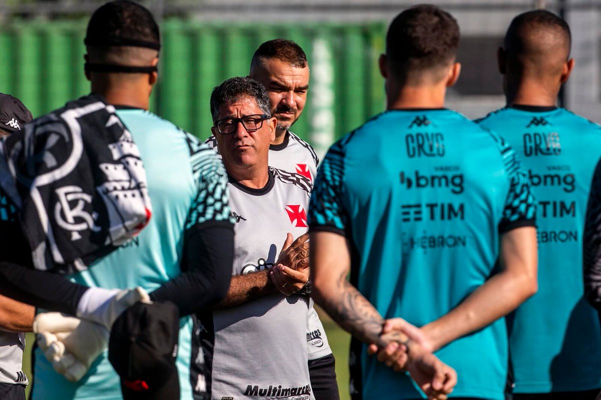 PapoNaColina's tweet photo. Quem são Daniel Félix e Emílio Faro, que terão a missão de manter a campanha invicta do Vasco na Série B? https://t.co/IWGvNOPcx6 https://t.co/2eRFDqZwHV