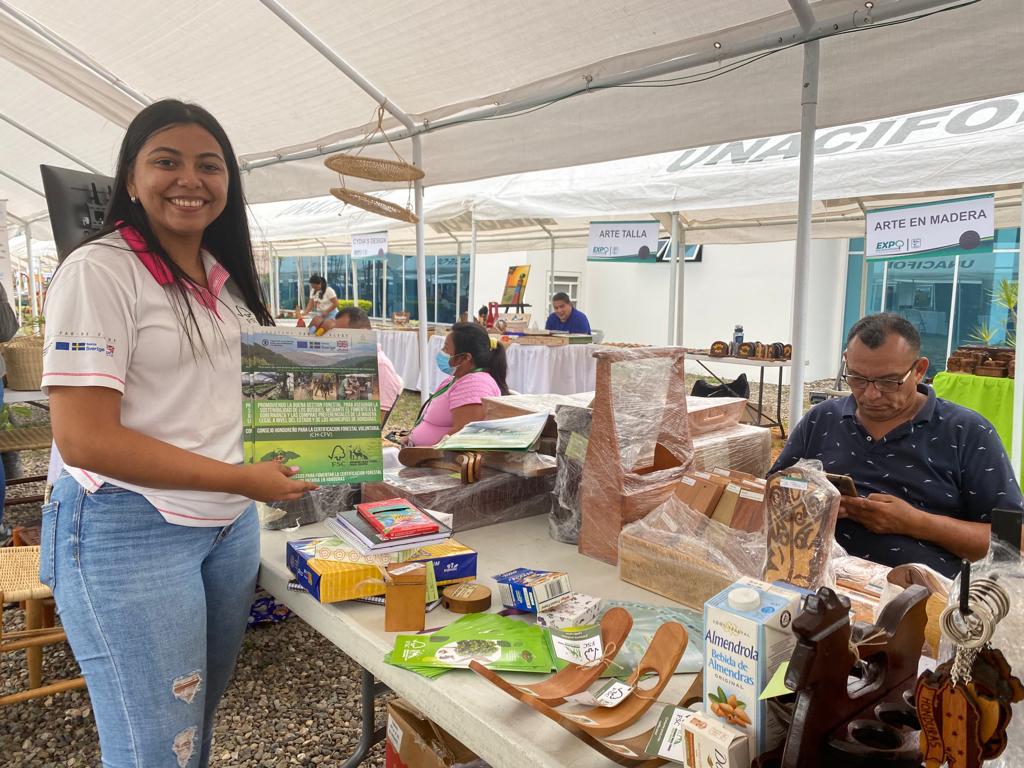 FscHonduras's tweet photo. El fin de semana estuvo muy activo FSC-Honduras dijo ¡PRESENTE!🥳 a la ExpoFeria Nacional Forestal 2022 en la UNACIFOR, acompañados por la Cooperativa COATLAHL, como seguimiento al proyecto "Fortalecimiento del mercado de madera legal Certificada FSC"
#BosquesParaTodosParaSiempre https://t.co/uThtKdCIjp