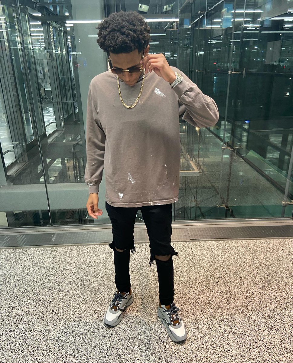 Capps13th's tweet photo. Christian Dior My Shoes They Cost A Band, I Probably Won’t Wear Again Cmurda Just Came On The News I’m Thinking, Damn He Back In Trouble Again #FreeMurda🐶 #llsuge https://t.co/nmOhctwsxF