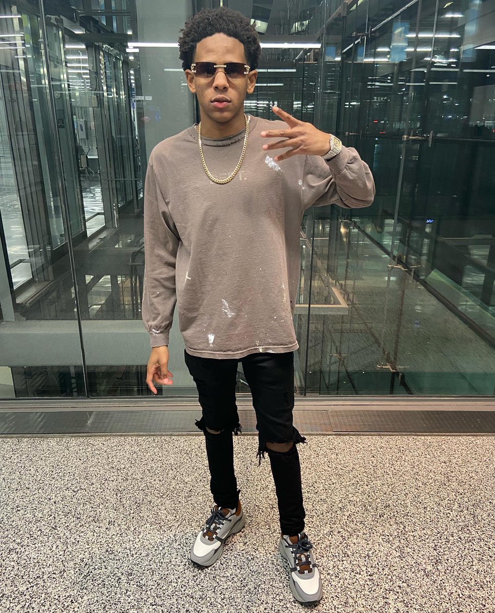 Capps13th's tweet photo. Christian Dior My Shoes They Cost A Band, I Probably Won’t Wear Again Cmurda Just Came On The News I’m Thinking, Damn He Back In Trouble Again #FreeMurda🐶 #llsuge https://t.co/nmOhctwsxF