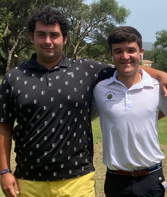 ClubCastiello's tweet photo. ⛳🇪🇸 Álvaro Huidobro finaliza como mejor asturiano en el puesto 25 en el Campeonato Nacional Individual de España Amateur Masculino 2022 celebrado en Pula Golf Resort. Por su parte Pablo Alperi acaba en el puesto 29 con un golpe más. ¡¡Buen trabajo chicos!! #rcgcastiello https://t.co/xSUwCwKMUS