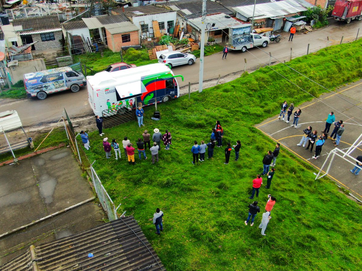 Con la @alcaldiadefacatativa estamos recuperando y remodelando 6 grandes canchas en este lindo municipio. En esta oportunidad tenemos la alegría de presentar el proyecto que haremos en PASO ANCHO.
civideportes.com.co/pasoancho/ 
#canchas #deporte #futbol #patrocinador #remodelación