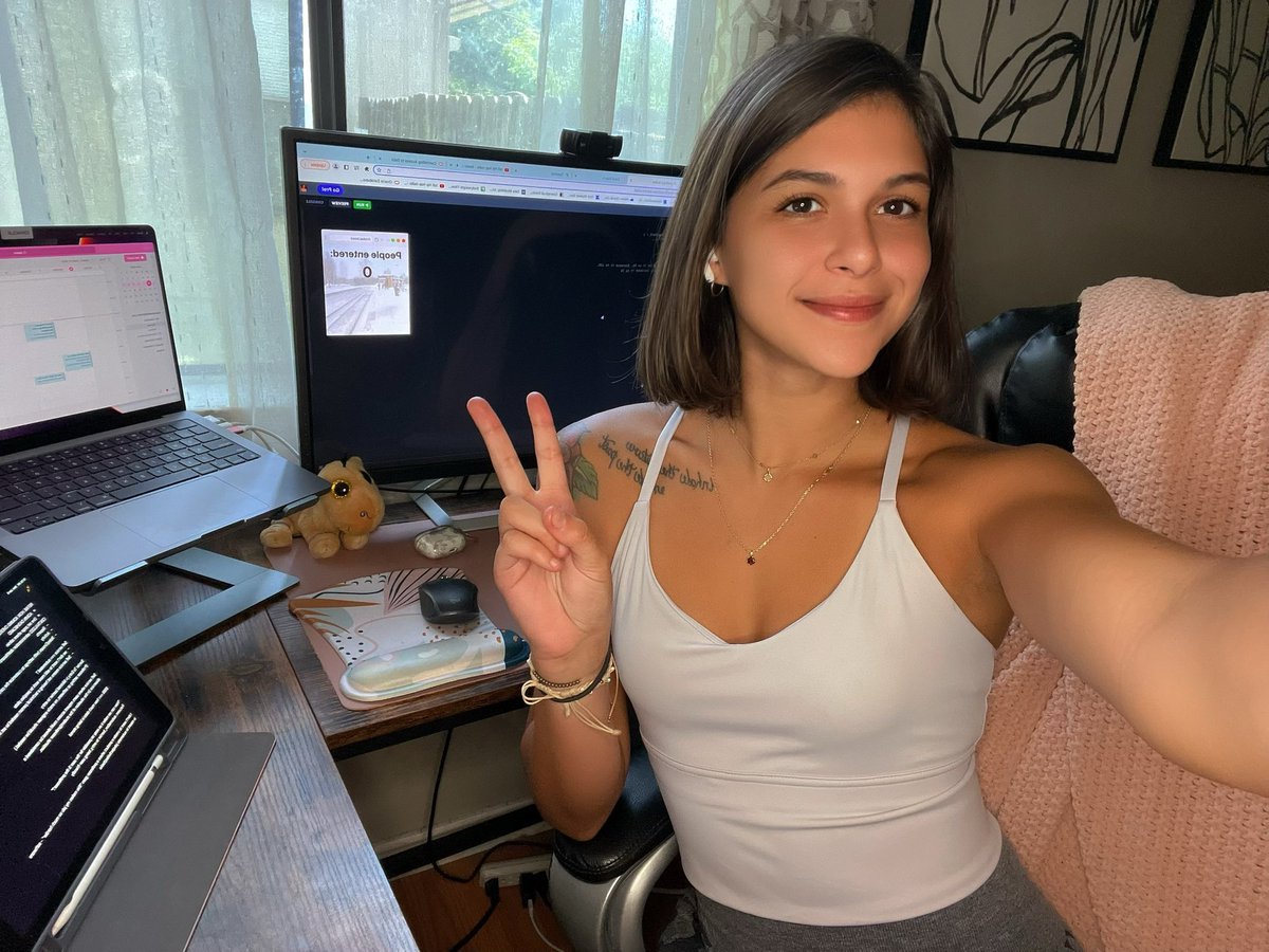 pilatesdev's tweet image. It’s my 3rd week at @Oracle!
Interning on the Database Tools 🛠 team has been awesome so far! My focus for the Summer: I’m working on a self-service tool that’ll be added to Oracle SQL Developer Web 💪🏽
Stay tuned for more updates :)