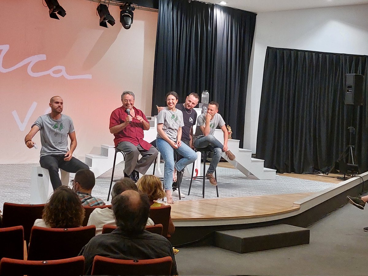 julietaidiarte1's tweet photo. #Lorcalive una obra compleja en la que @fuensantalopez_ muestra su gran talento actoral. Sola en el escenario hora y media. Un equipo de profesionales que han estrenado en Amposta algo realmente interesante y q va a tener recorrido. Enhorabuena!!! https://t.co/xTGqtN6GfQ
