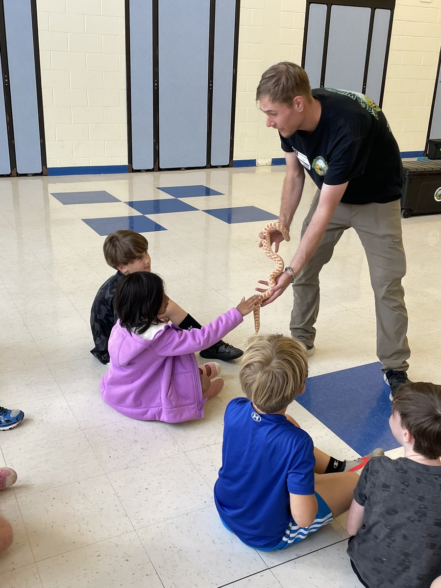 ECalamito's tweet photo. 1C loved meeting these animal friends! @WPSSicomac @wyckoffschools https://t.co/IaE9iOHWll