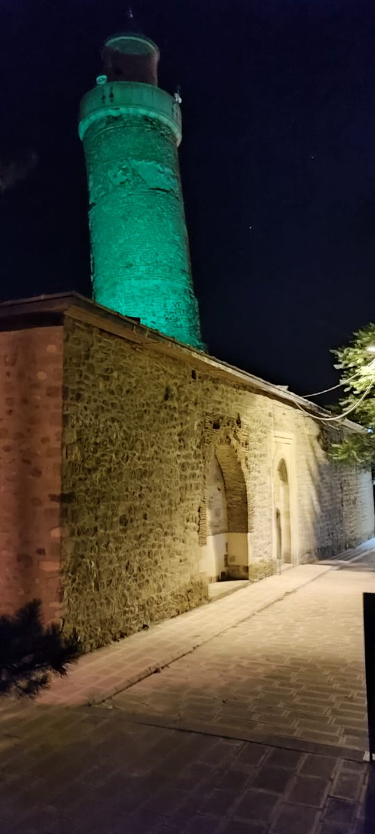 Eğri minareye eğik dedik 😂😂