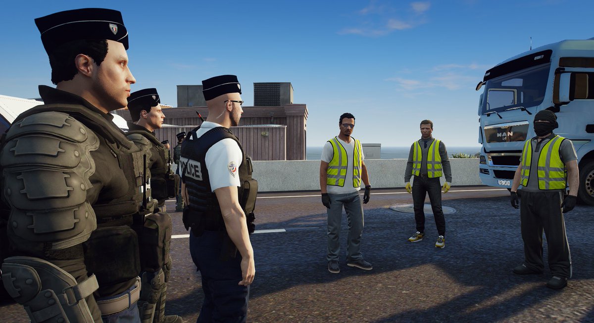 [#Manifestation_Acte_II 🚨]

Une nouvelle action des automobilistes était prévue ce soir 🦺. Plusieurs débordements à déplorer ; feux de palettes, jets de projectiles...  qui ont occasionnés plusieurs ripostes des <a href="/FO_SDCPJ/">Forces de l'Ordre SDCPJ</a> 👮🚔!

<a href="/StudiosDCPJ/">STUDIOS DCPJ 🇫🇷🇪🇺</a>
#Simulation #SeriousGame #GTAV