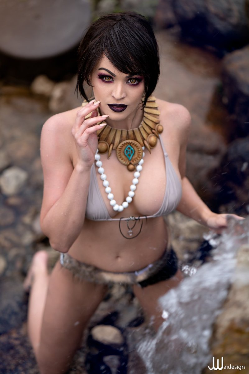 daniellednicola's tweet photo. Swimsuit Morrigan from Yeticon 2019... I'm excited to go back soon, if you have cosplay suggestions lmk! https://t.co/WmVHCAe221