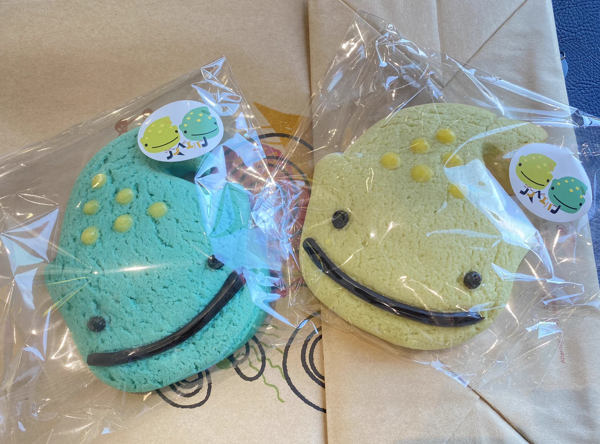 @sweetroad5 海遊館の定番ですっ🦈💕
スイーツ系はジンベエパンもおすすめです〜😆✨ 