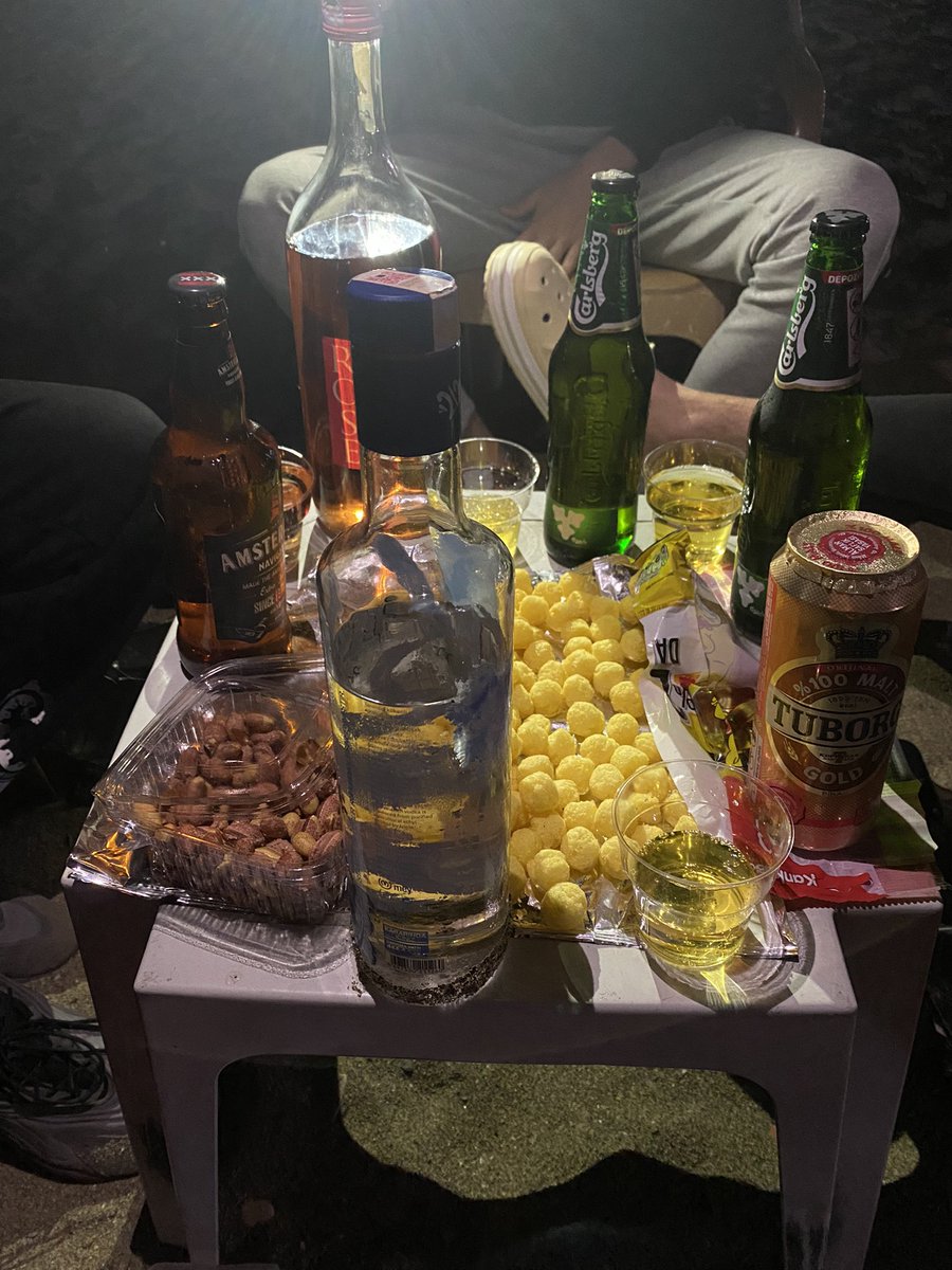 Aç sefil geziyoz ama alkolden vazgeçmiyoz :)) <a href="/habib_kurtulus/">Habib Kurtuluş</a> @yesildaagkemal