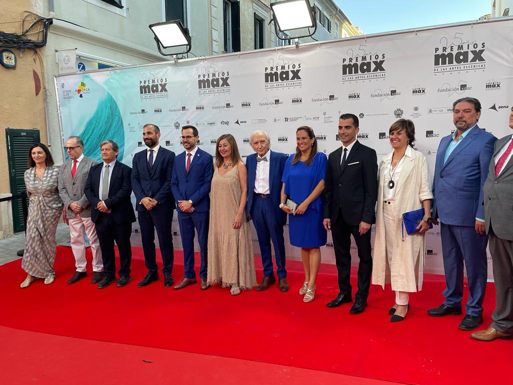 ParlamentIB's tweet photo. El president del @ParlamentIB @vthomasm ha assistit a Menorca a la gala #25PremiosMax de les Arts Escèniques que s’ha celebrat al @TPMao #PremisMax https://t.co/sZAjZG7F9r
