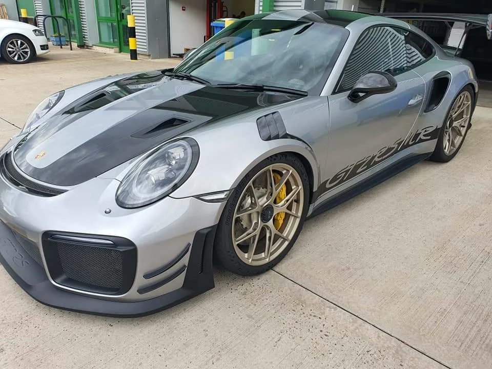 TopMarqsDetail's tweet photo. Porsche GT2 RS MR...

Maintenance Detail.. https://t.co/hF1bhHRjQn