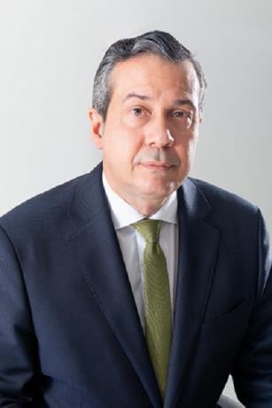 AmeliaDeschamps's tweet photo. En medio de la consternación por el asesinato del mtro. #OrlandoJorgeMera tenemos que preguntar:
1. ¿Cómo entró una persona con arma de fuego al ministerio y a su despacho?
2. ¿Cómo salió del ministerio tras cometer el hecho?
3. ¿Y la seguridad?
@FuerzaArmadaRD @PoliciaRD https://t.co/X0WyXpzykm