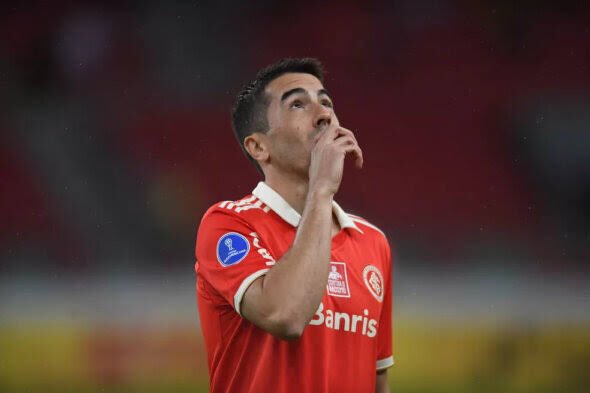 Apaysanado's tweet image. As vezes no silêncio da noite eu fico imaginando isso aqui.