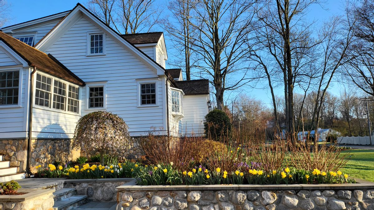 BurrRSW's tweet photo. As Spring quickly turns into Summer, what are your home exterior goals you want to have completed in the warmer months? We love working with homeowners to create their dream home and updating anything that doesn't bring them joy as they pull into their driveway each day. https://t.co/aF4U4GAQkH