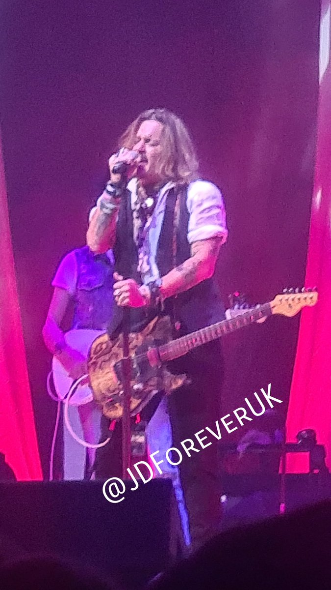 JDForeverUK's tweet photo. Johnny Depp at Symphony Hall, Birmingham 🖤🖤🖤

#johnnydepp #JohnnyDeppIsInnocent #IStandWithJohnnyDepp #JusticeForJohnnyDepp https://t.co/GDzmHzr3Jc