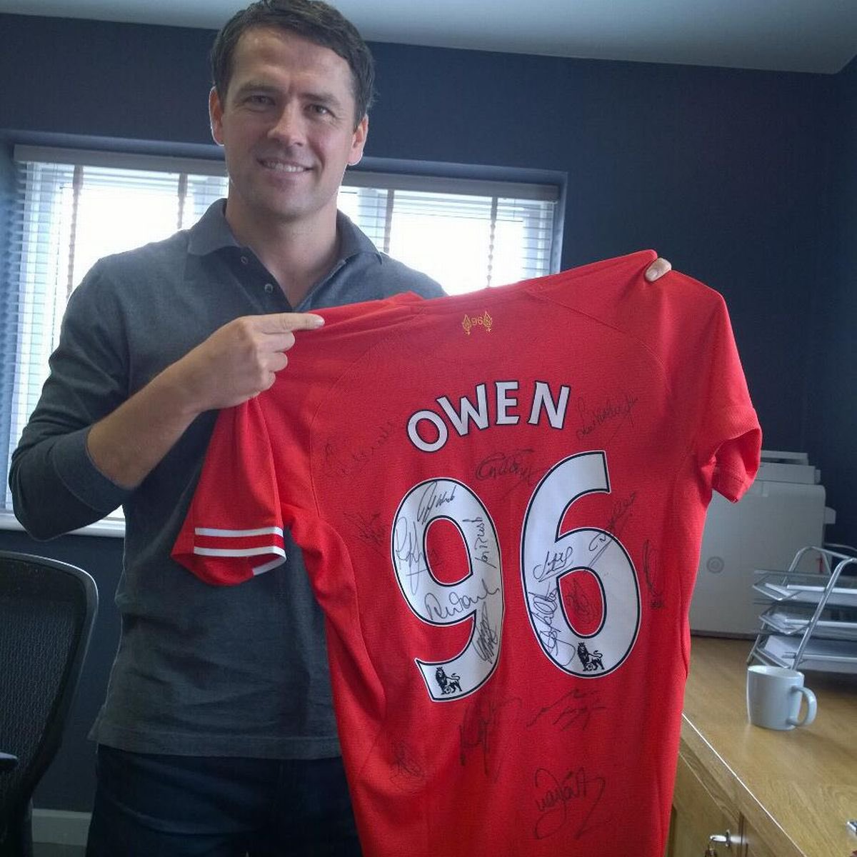 mostlyliterate's tweet image. #LoveIsland
Gemma putting her pyjama top on tonight: