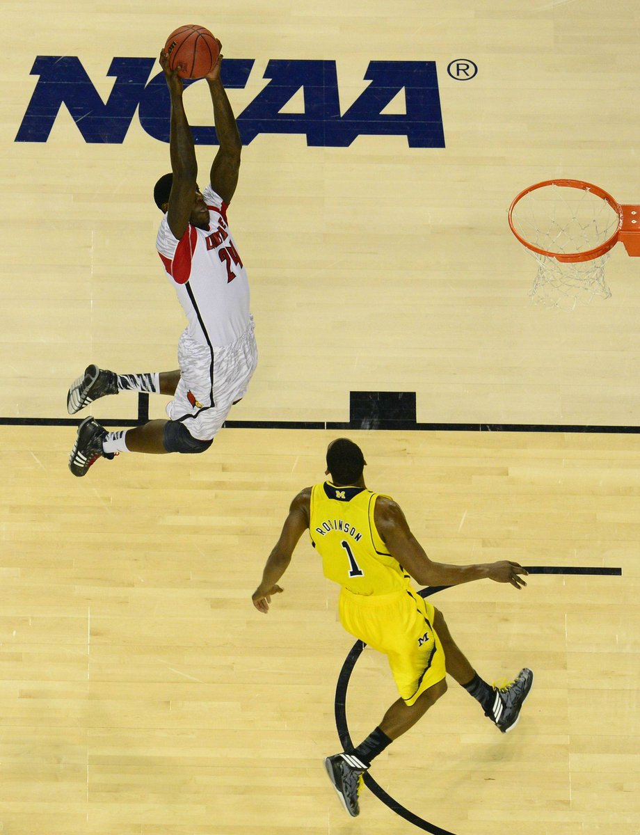 JGoodThreeTwo's tweet photo. Michigan must have nightmares of 24 in red https://t.co/lKxvk1WrN6