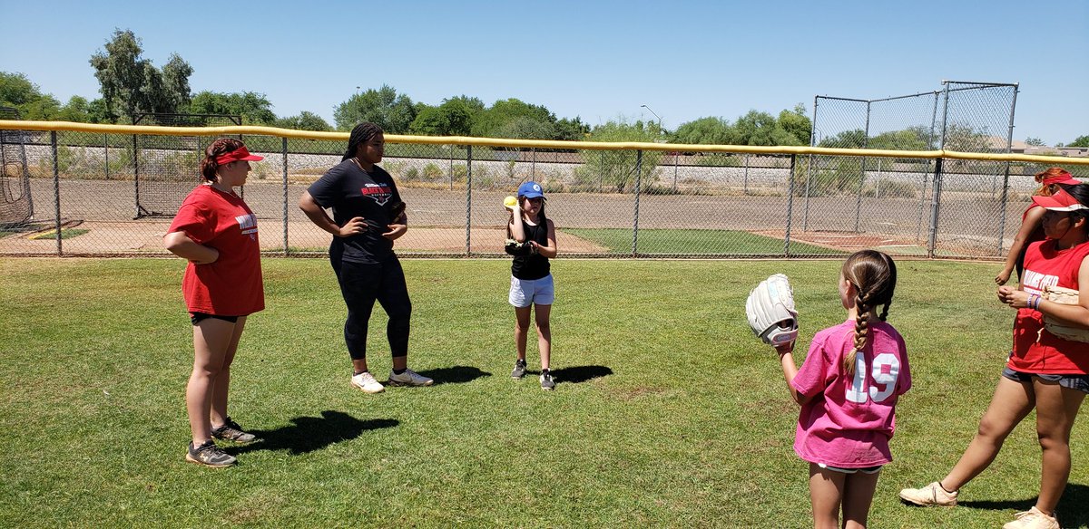 AZPreps365Skoda's tweet photo. Time need to stop.
First picture is @JyllianSkoda age 9 attending a kids camp at @CDSAztecSoftbal del Sol in 2016
Second picture is Jyllian being an instructor for a @WFHS_Softball kids camp leading into sophomore year
@AZPreps365 #SoftballLife #GiveBackToTheGame #BlackHawkWay https://t.co/eL7OgK3yro