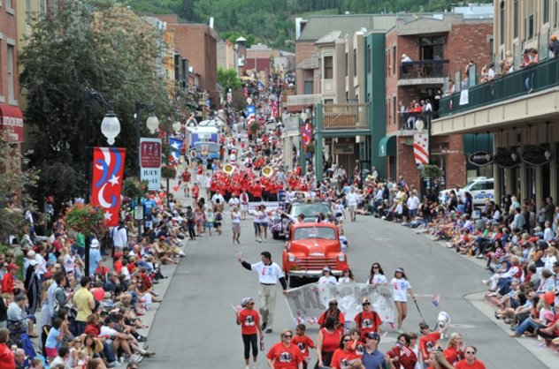 joebean899's tweet photo. Here are photos of both a 4th of July parade and a pride parade in Utah. One is celebrating a country started for the freedom of religion and the other is promoting the destruction of principles that those religions teach. Sadly, one is becoming more popular than the other. https://t.co/trnVtjzlHz
