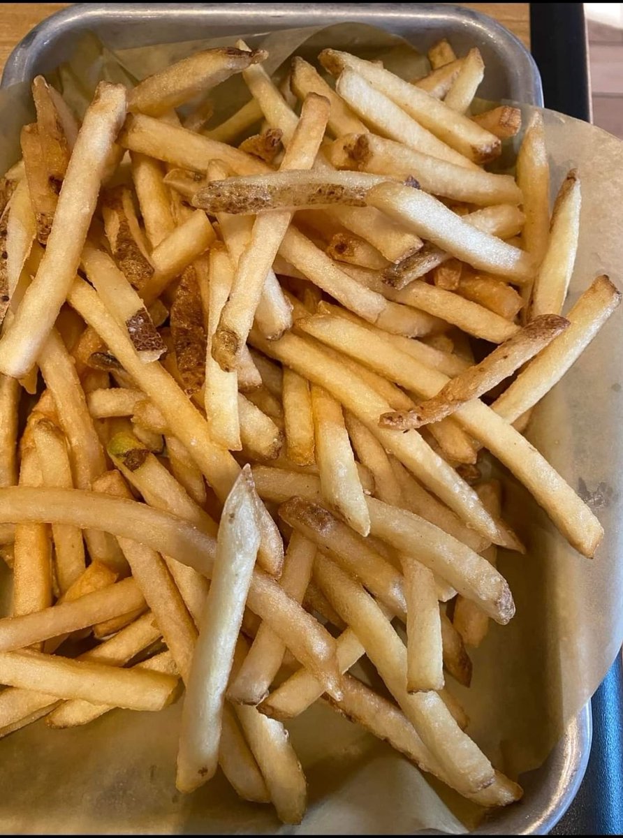 EatinErni tweet media