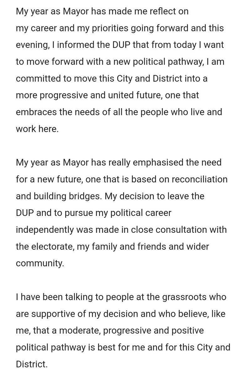 Dean_Journalist's tweet image. Former Derry/Strabane Mayor @grahamwarke, who handed his chain over to @SandraDuffySF tonight, has quit the DUP. @duponline 
Statement ⬇️