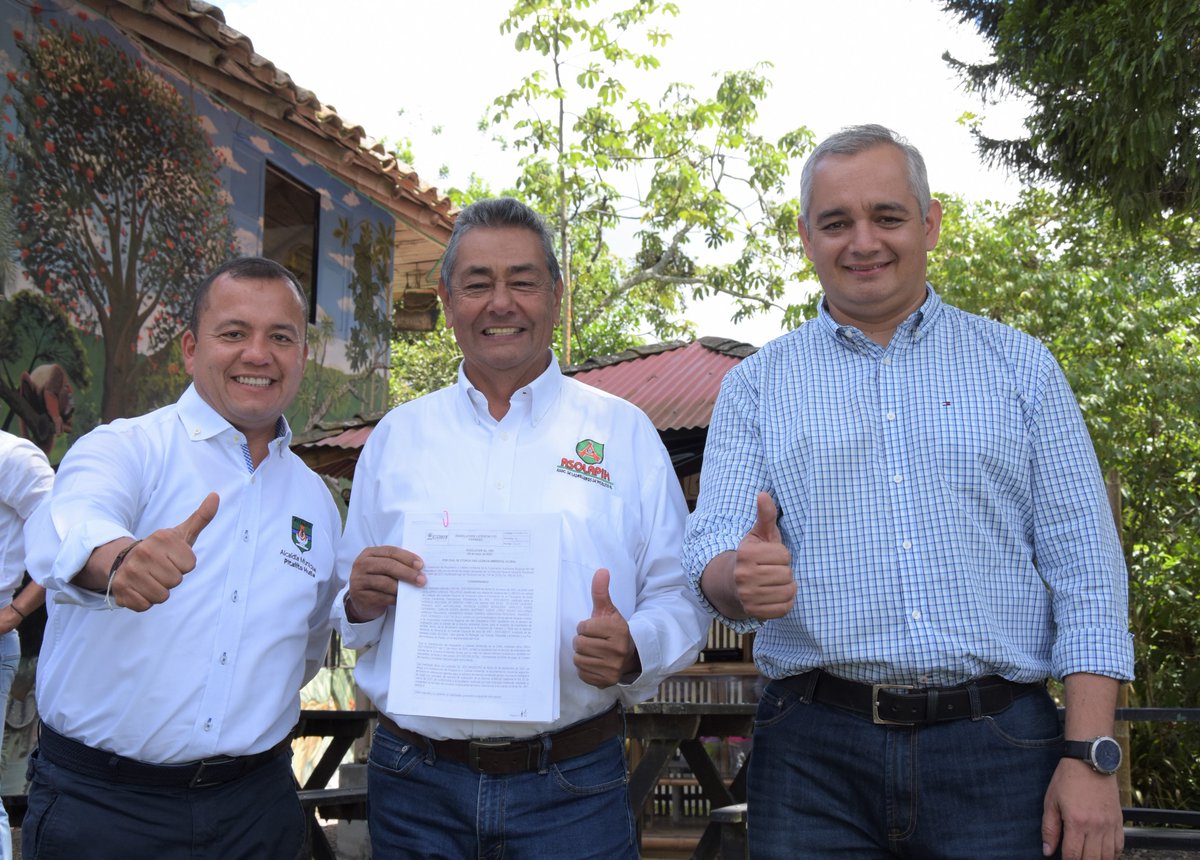 CAMHUILA's tweet photo. #NoticiasCAM 🗣️ | Ladrilleros 👷👷‍♀️🧱 de #Pitalito ya cuentan con licencia ambiental.
Los ladrilleros 👷🧱 agremiados deberán realizar su actividad de manera sostenible ♻️💚 y en concordancia con los principios de ecología y el plan de manejo ambiental . 👉https://t.co/XMS1pESsol https://t.co/I21D4je4VX
