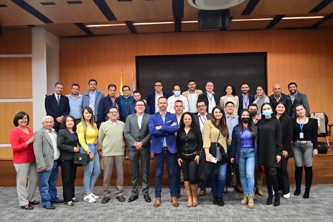 APERCUNDIN's tweet photo. @APERCUNDIN REALIZÓ ASAMBLEA GENERAL  PARA ELEGIR NUEVO PDTE.

“Más de 2 mil millones de pesos fueron gestionados por @APERCUNDIN  para el fortalecimiento institucional de la Asociación”. 

@CundinamarcaGob @Contralcundinam @DefensoriaCol @PGN_COL 

https://t.co/rdu8hiFj4J https://t.co/LwdqJgx99g