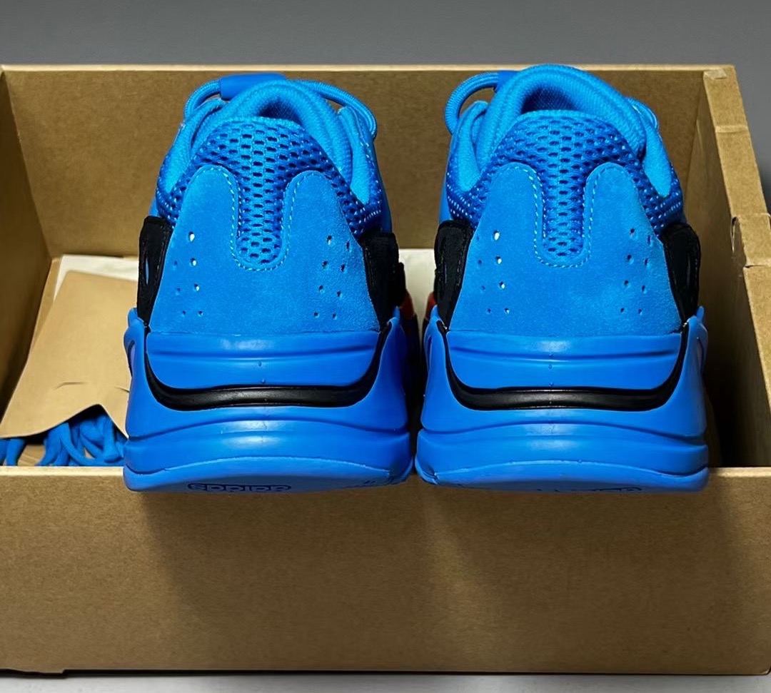 JustFreshKicks tweet media