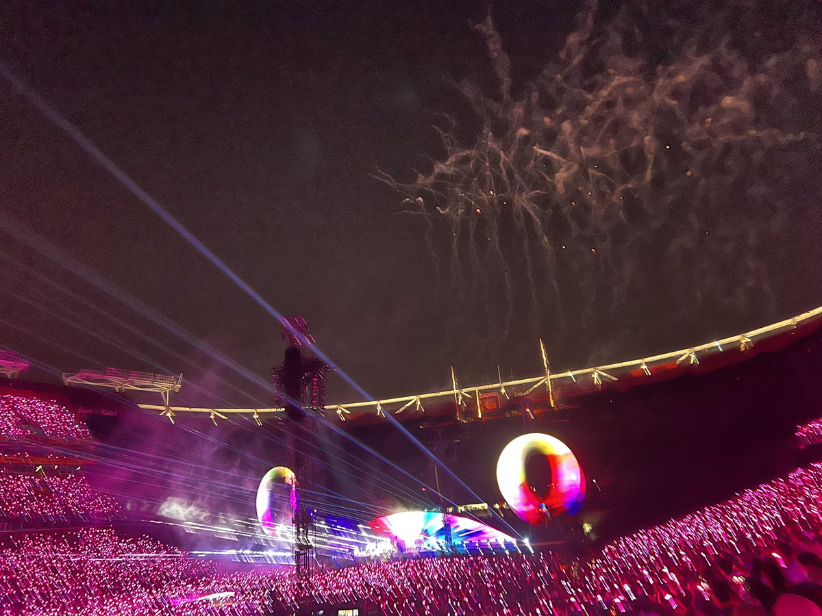 MafeVargas1992's tweet photo. Still not over this unbelievable show @coldplay #ColdPlayDC https://t.co/cd5EbbfmYb