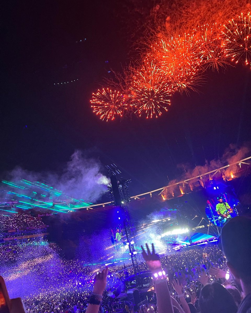 MafeVargas1992's tweet photo. Still not over this unbelievable show @coldplay #ColdPlayDC https://t.co/cd5EbbfmYb