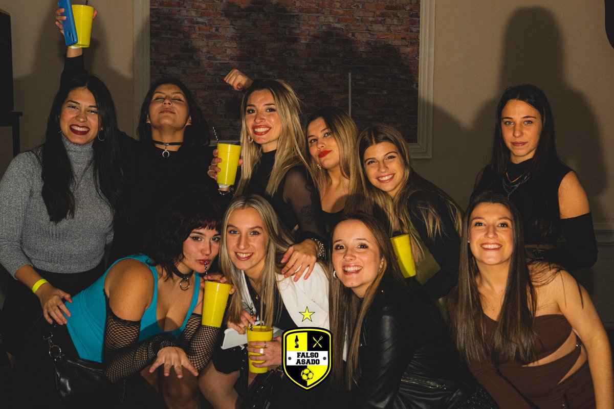 Falso_Asado's tweet photo. El sábado fue #TodoFalso en plena peatonal 💛🖤🍻

¡Gracias por venir a la 2.0! 👏🏾

📸 Si te acordás que alguien te sacó una foto, ese fue @Jere_Breppe y la podés encontrar acá 👉🏾 https://t.co/RX0Wfqykv8 https://t.co/33mDP7Qhd1