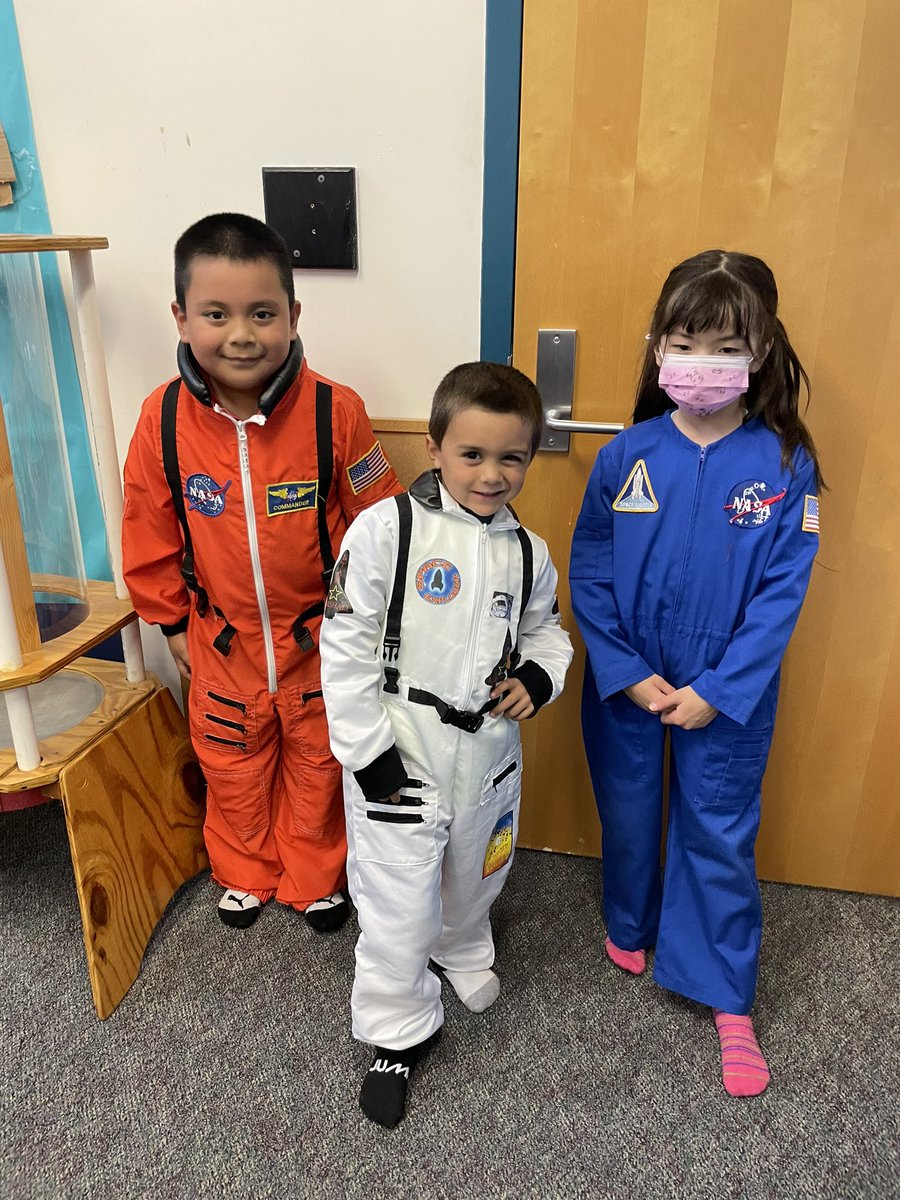 RT @KWBHollander : Самые милые астронавты. #kwbpride @НАСА https://t.co/okNlYNlT5l