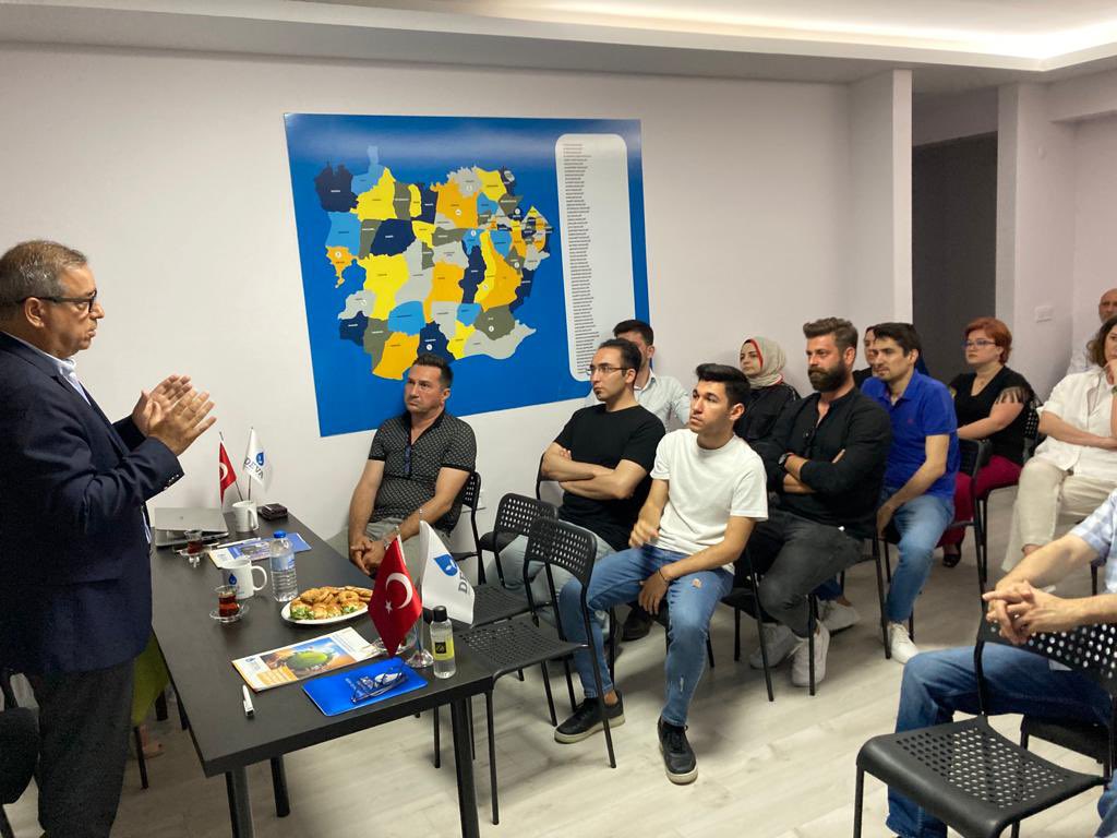 <a href="/devapartisi/">DEVA Partisi</a> Genel Merkez Teşkilat Başkan Yardımcımız Sn.<a href="/sedatkzlckl/">Sedat Kızılcıklı</a>’nın 
İlçemize gerçekleştirdiği ziyarette değerli tecrübelerini aktardı.

Ziyareti ve katkılarından dolayı Sn. Sedat Kızılcıklı’ya teşekkür ederiz.