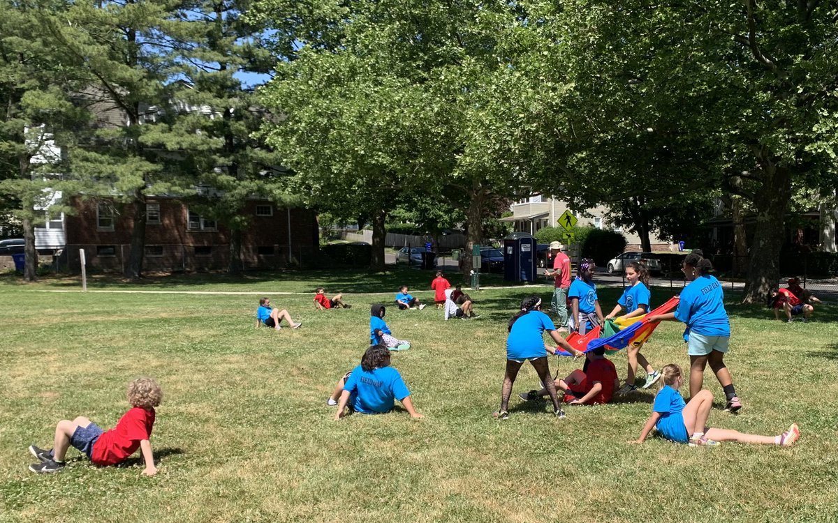 AmandaAmtmanis's tweet photo. Crabs and Jellyfish Tag #OceansofFun #FieldDay @MacdSchool @mps_HPE https://t.co/ZWpYDghJsj