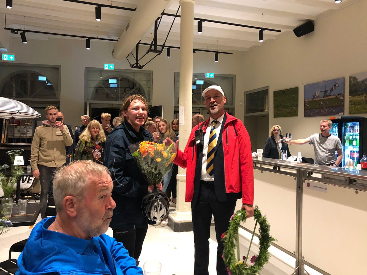 Even de aandacht: deze dame heeft op een tandem de #Fietselfstedentocht uitgereden. Het bijzondere? Dat deed zij vanaf #Leeuwarden helemaal in haar eentje. En toch op tijd binnen. Petje af! 👏🏻💪🏻