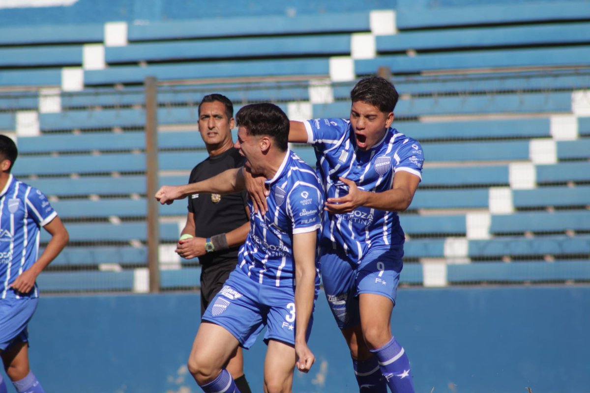 #LigaMendocina ⚽

Godoy Cruz venció por 2-0 a San Martín en el Gambarte y se mete entre los primeros puestos de la tabla 💪👏👏💪💪

Leé la nota en la web 👉 bit.ly/3zhisML