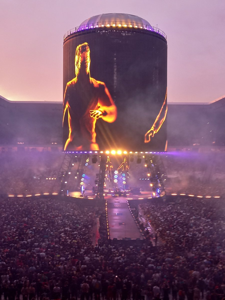 philae07's tweet photo. @indochinetwitt @nicolasirkis @oLidESaT_ la tête encore avec vous à Bordeaux 🔥 merci ! #CentralTour #PunishmentPark #LeBaiser @MatmutAtl https://t.co/aN0xZMFQdz