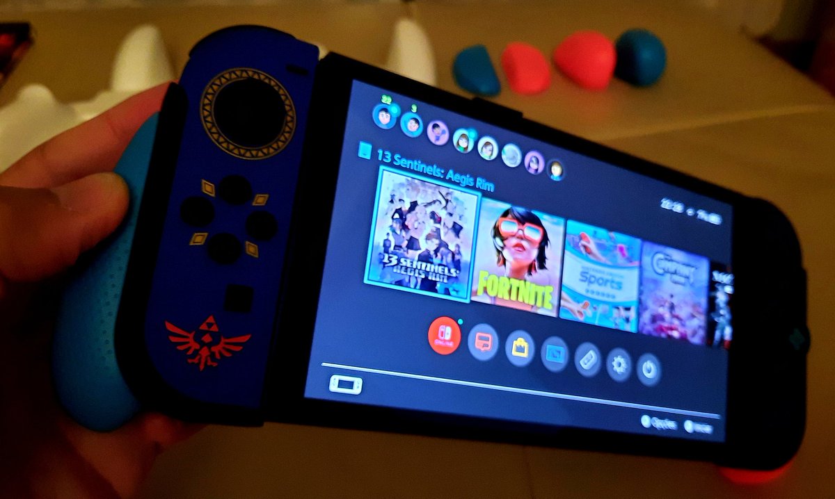 sonicpulsar's tweet photo. Got a new Neo Grip for my OLED model. Had the white one already, so just got the black version and it goes truly great with the Switch's body color #Skullandco #NeoGrip #SwitchOLED #SWOLED #NintendoSwitchOLED https://t.co/HcPyzcbKMs