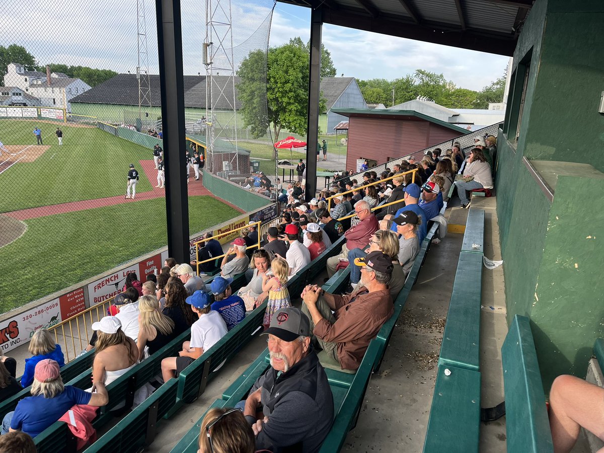 ColeFlick21's tweet photo. Game 4 @MSHSBCA @MSHSL Dazzel. Big crowds and @Gflick11 in the concessions https://t.co/tYhspSxJi6