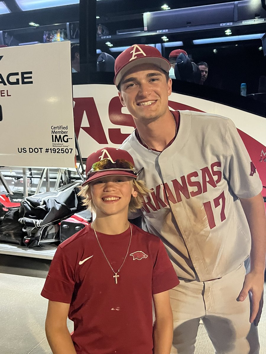 BrodysWorld's tweet photo. Attaboy, @brady_slavens! Nice nuke! Go #hogs @RazorbackBSB #game7 #OmaHogs https://t.co/0a4U6ciqIC