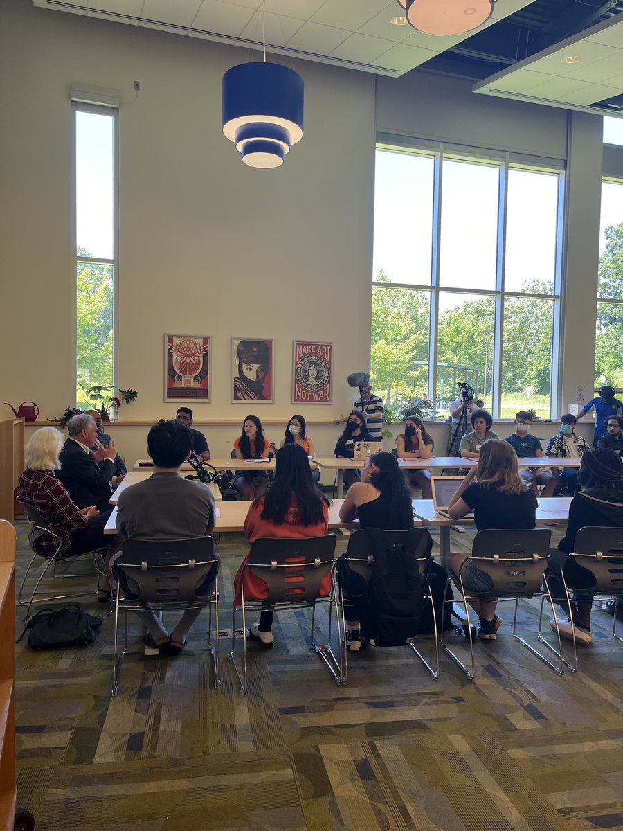 APSDir_SecEd's tweet photo. Thank you @timkaine for taking so much time this afternoon to speak with Wakefield students about gun safety. Students are clearly concerned about their safety at school and the safety of students around the country…and I’m sure their families are too. https://t.co/9LsWFqlN4c